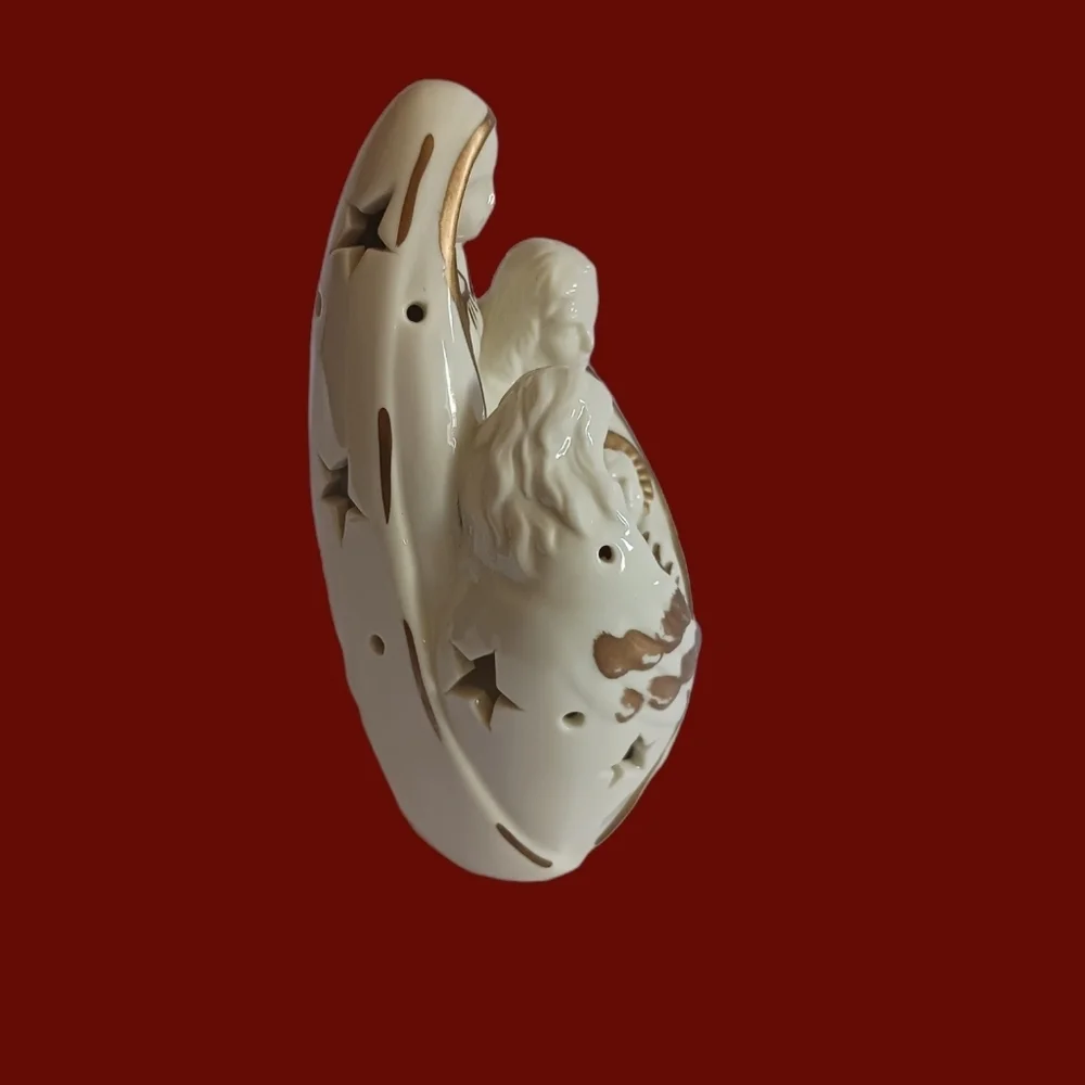 Scotts holy family tea light beige color and gold